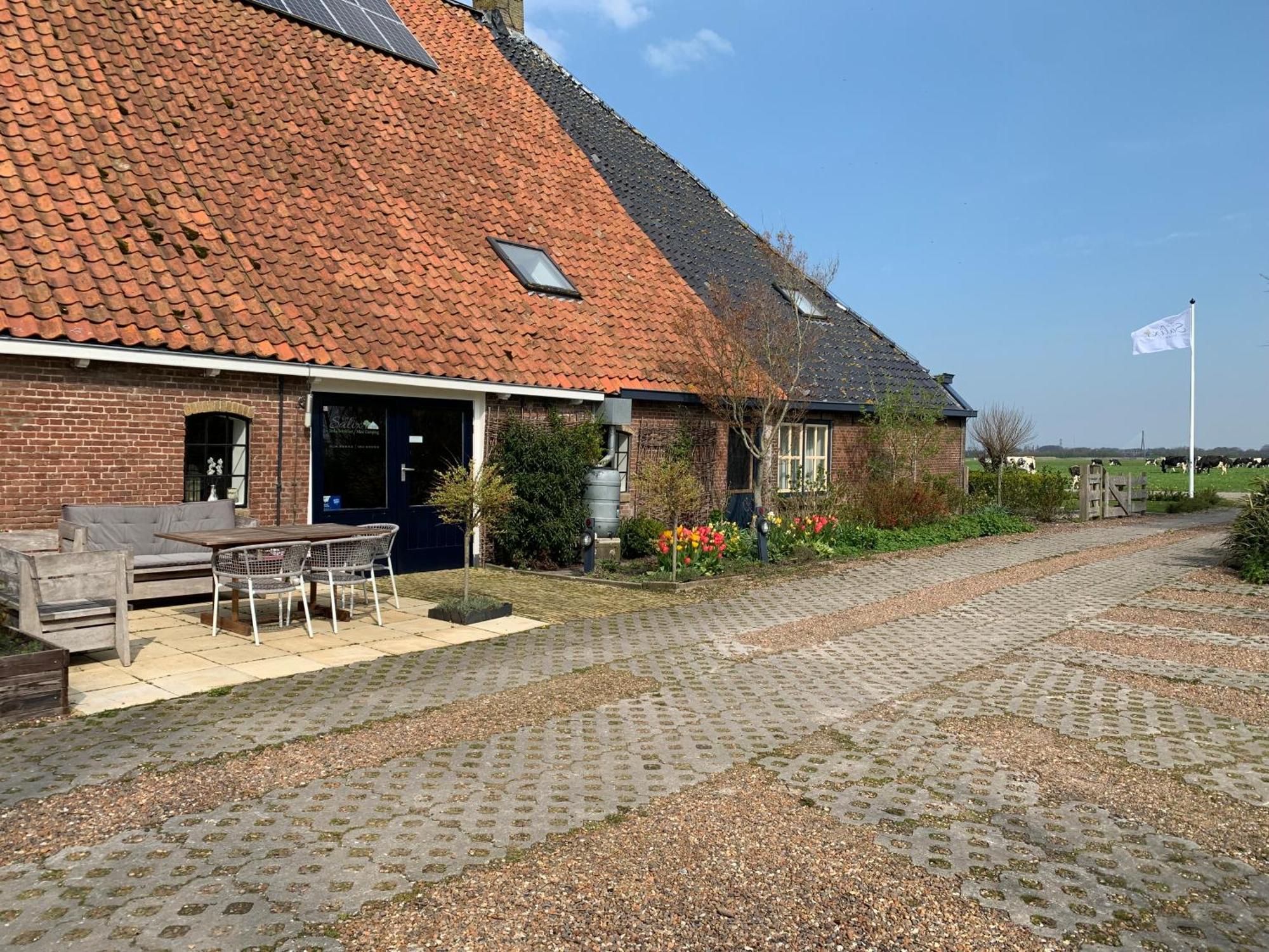 Villa Logeerboerderij De Salix Hitzum Exterior foto