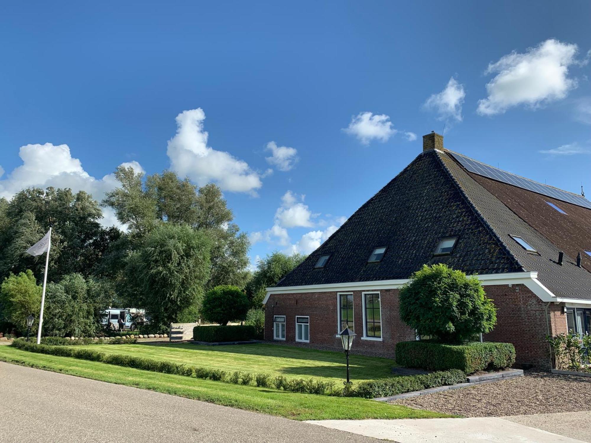 Villa Logeerboerderij De Salix Hitzum Exterior foto